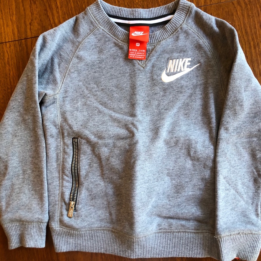 Little boys gray Nike crewneck sweatshirt size 4T